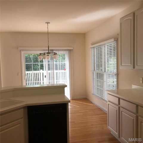 16 BAYSWATER Road, St Louis, MO 63128