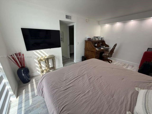 13499 Biscayne Blvd 1414, North Miami, FL 33181