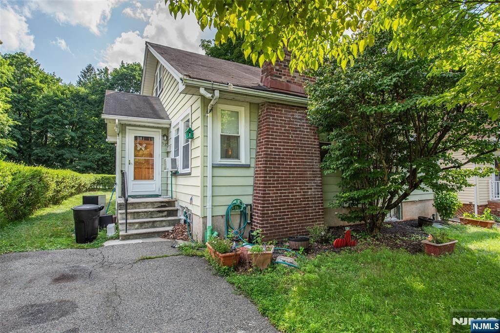 98 Westville Avenue, Caldwell, NJ 07006