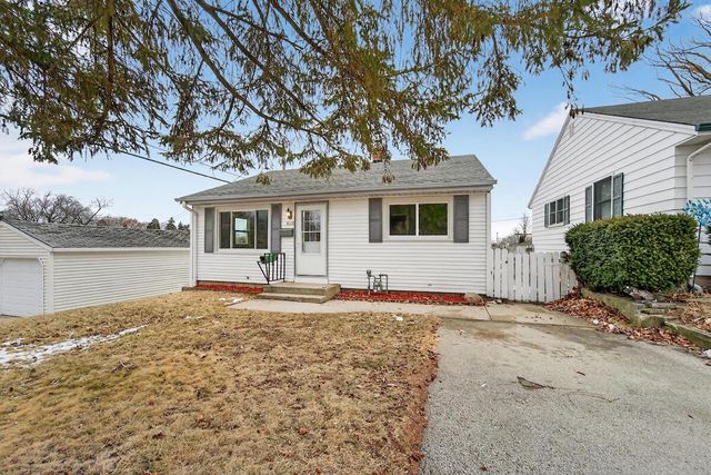 4168 S Kingan AVENUE, Saint Francis, WI 53235