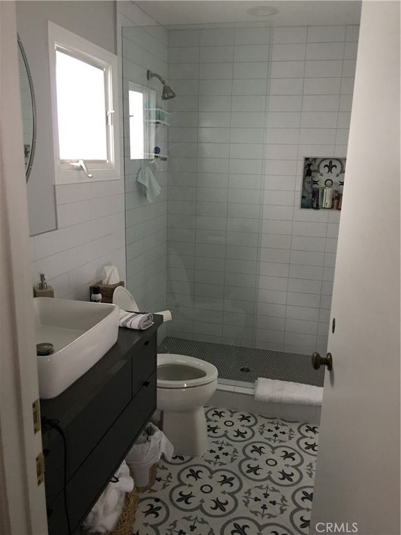 Image 19 of property listing at Address unavailable.