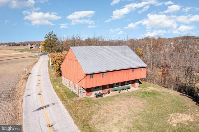 10 HULL DR, East Berlin, PA 17316