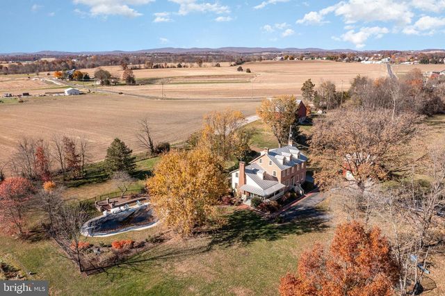 10 HULL DR, East Berlin, PA 17316