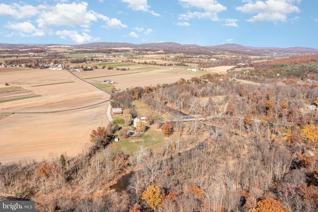 10 HULL DR, East Berlin, PA 17316