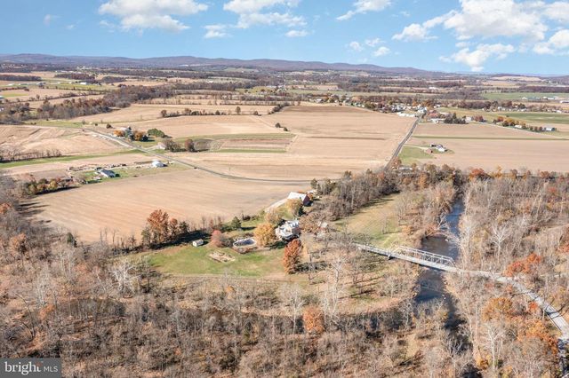 10 HULL DR, East Berlin, PA 17316