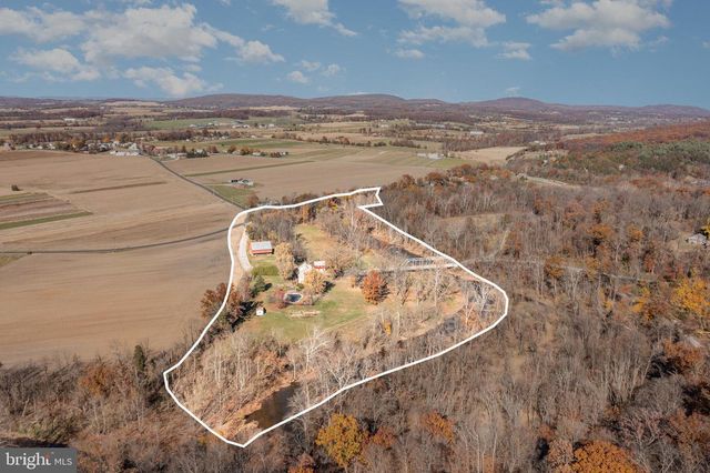 10 HULL DR, East Berlin, PA 17316