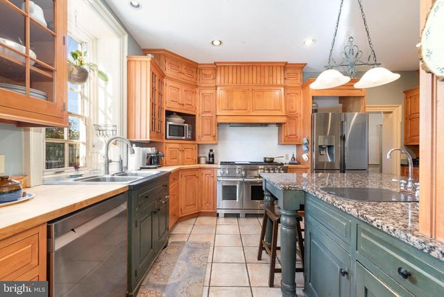 10 HULL DR, East Berlin, PA 17316