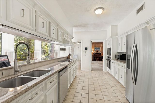 10805 Colony Wood Place, The Woodlands, TX 77380