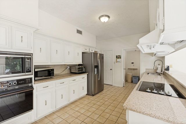 10805 Colony Wood Place, The Woodlands, TX 77380