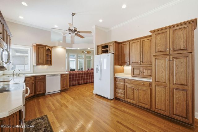 8006 Hall Farm Dr, Louisville, KY 40291
