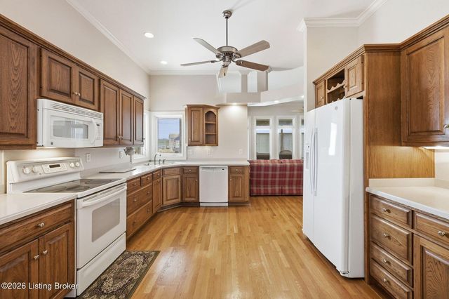 8006 Hall Farm Dr, Louisville, KY 40291