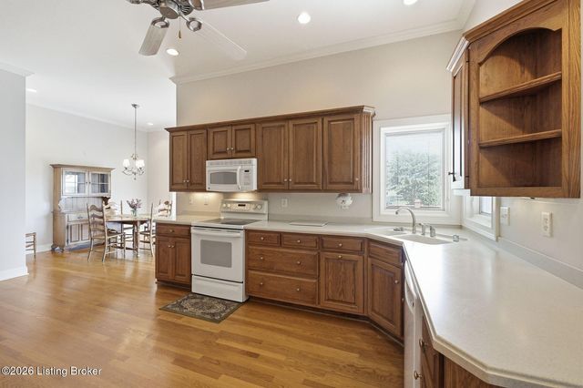 8006 Hall Farm Dr, Louisville, KY 40291