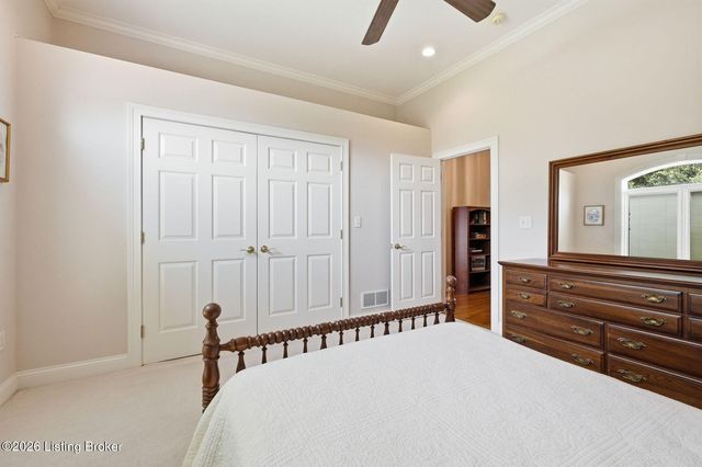 8006 Hall Farm Dr, Louisville, KY 40291