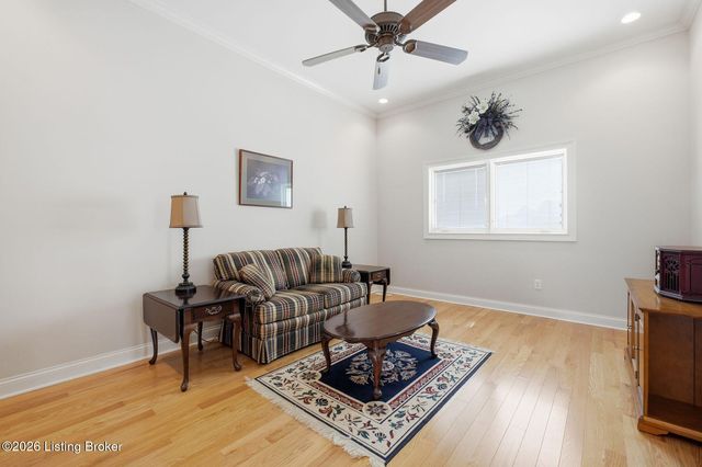8006 Hall Farm Dr, Louisville, KY 40291