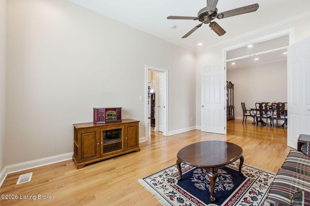 8006 Hall Farm Dr, Louisville, KY 40291