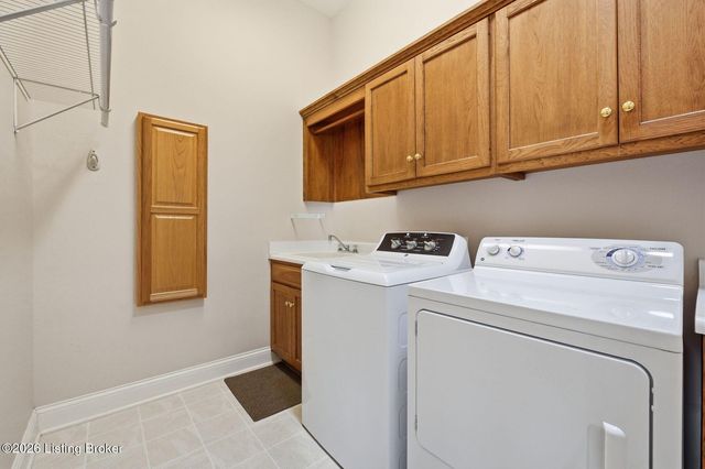 8006 Hall Farm Dr, Louisville, KY 40291