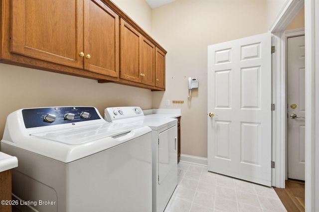 8006 Hall Farm Dr, Louisville, KY 40291