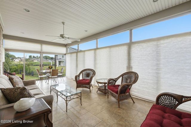 8006 Hall Farm Dr, Louisville, KY 40291