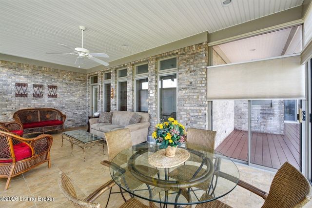 8006 Hall Farm Dr, Louisville, KY 40291