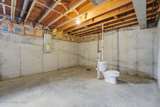 8006 Hall Farm Dr, Louisville, KY 40291