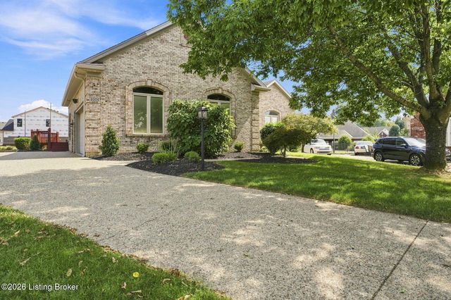 8006 Hall Farm Dr, Louisville, KY 40291