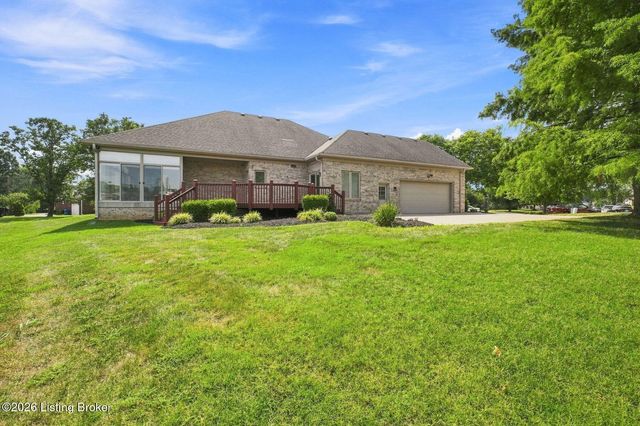 8006 Hall Farm Dr, Louisville, KY 40291