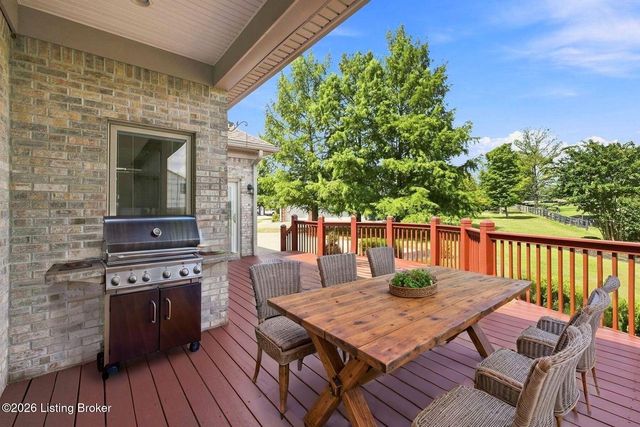8006 Hall Farm Dr, Louisville, KY 40291