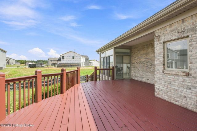 8006 Hall Farm Dr, Louisville, KY 40291