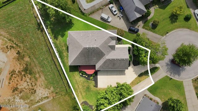 8006 Hall Farm Dr, Louisville, KY 40291