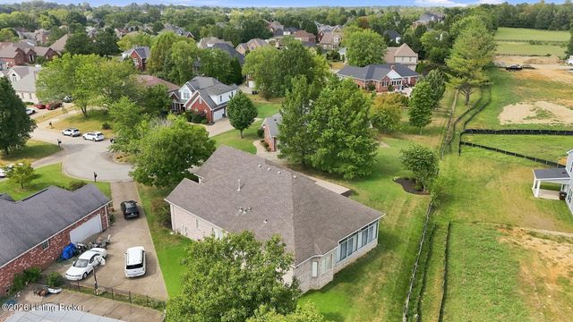 8006 Hall Farm Dr, Louisville, KY 40291