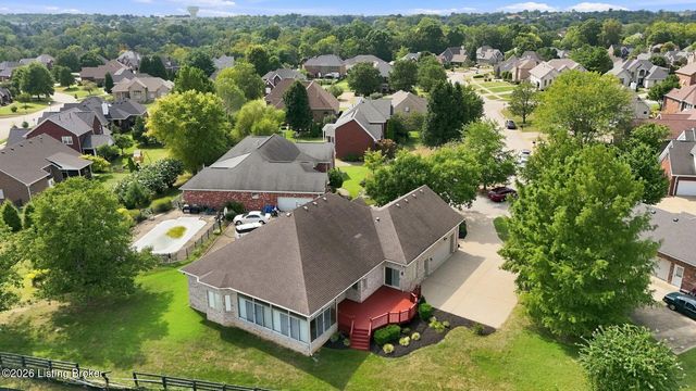 8006 Hall Farm Dr, Louisville, KY 40291