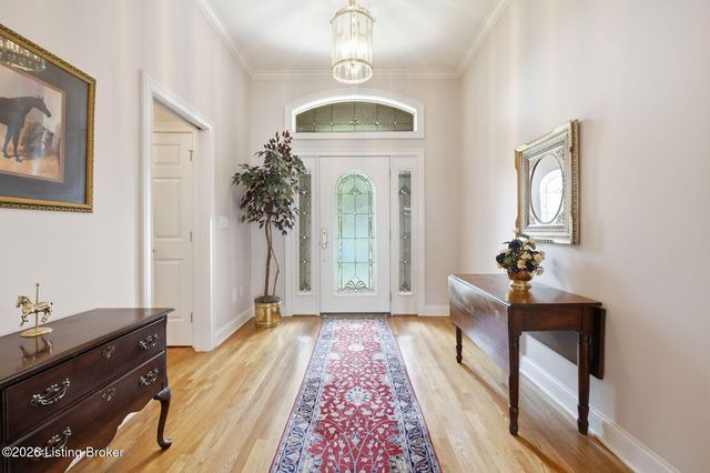 8006 Hall Farm Dr, Louisville, KY 40291