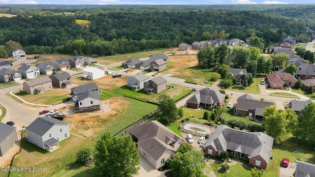 8006 Hall Farm Dr, Louisville, KY 40291