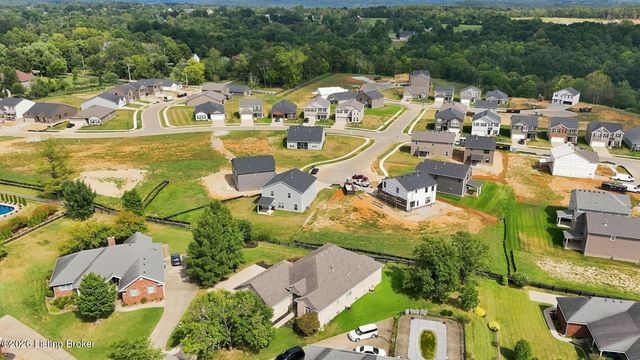 8006 Hall Farm Dr, Louisville, KY 40291
