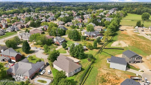 8006 Hall Farm Dr, Louisville, KY 40291