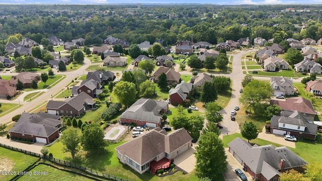 8006 Hall Farm Dr, Louisville, KY 40291