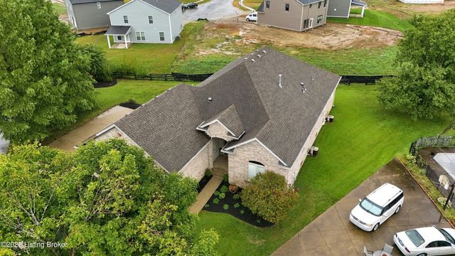 8006 Hall Farm Dr, Louisville, KY 40291