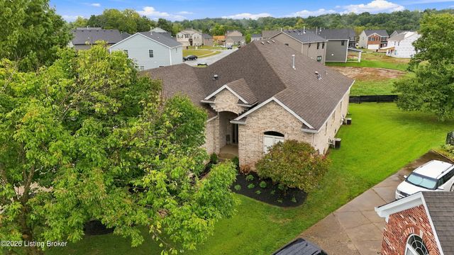 8006 Hall Farm Dr, Louisville, KY 40291
