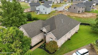 8006 Hall Farm Dr, Louisville, KY 40291