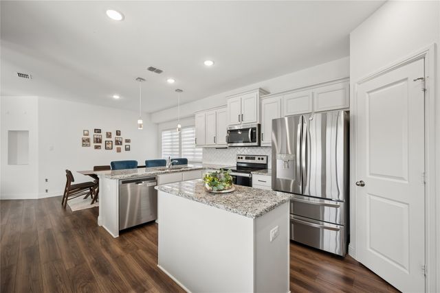 916 Crockett Street, Aubrey, TX 76227