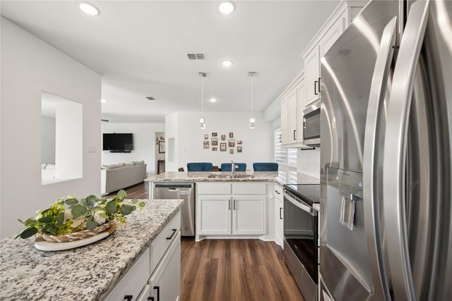 916 Crockett Street, Aubrey, TX 76227