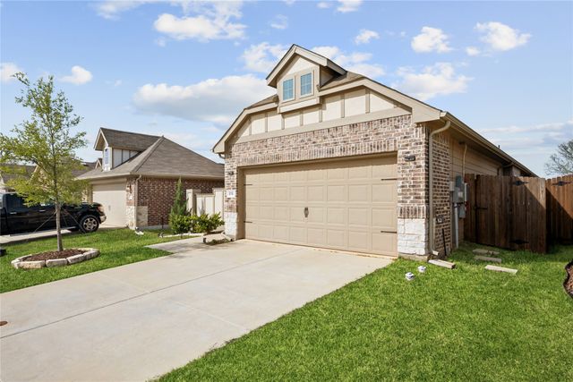 916 Crockett Street, Aubrey, TX 76227