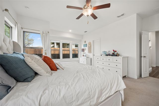 916 Crockett Street, Aubrey, TX 76227