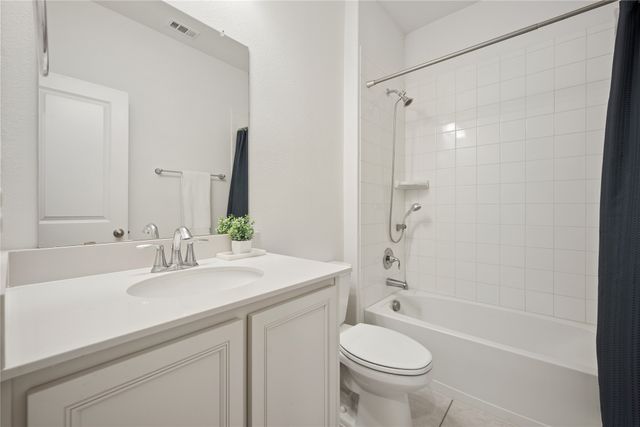 916 Crockett Street, Aubrey, TX 76227