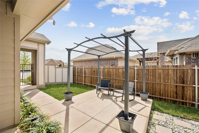 916 Crockett Street, Aubrey, TX 76227