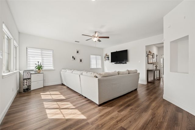 916 Crockett Street, Aubrey, TX 76227