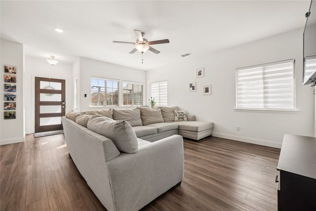 916 Crockett Street, Aubrey, TX 76227