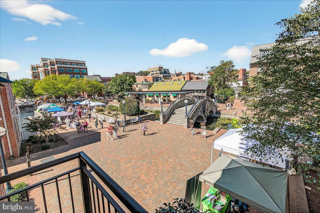 Image 10 of property listing at 35 E ALL SAINTS ST #111, Frederick, MD 21701