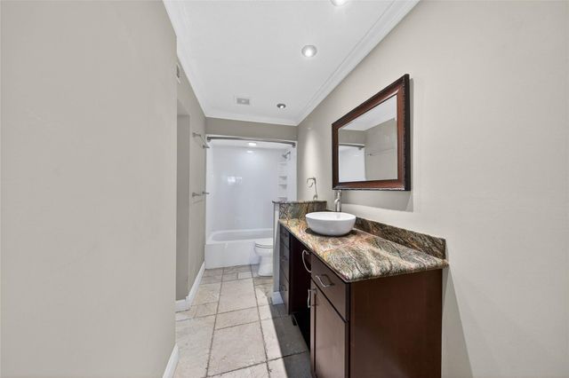 3004 NE 5th Terrace 305-C, Wilton Manors, FL 33334