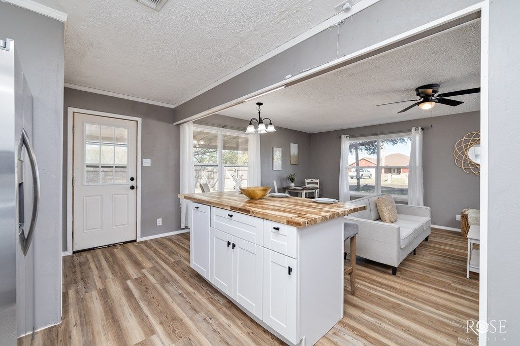 Image 10 of property listing at 713 E 46th St, San Angelo, TX 76903